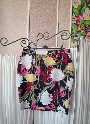 Красива юбка в квіти soon.