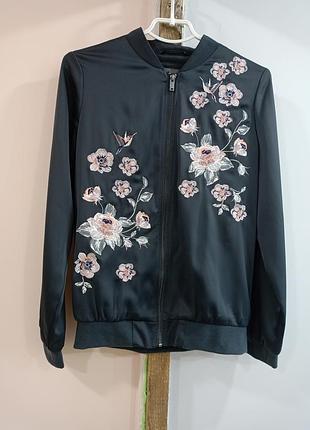Женская куртка, бомбер с вышивкой