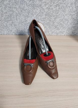 Винтажные коричневые лимитированные туфли salvatore ferragamo.