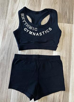 Форма на тренировку / топ и шорты на гимнастику