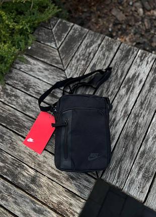 Топовый месседжер nike tech pack black