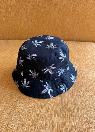 Двостороння панама з листям