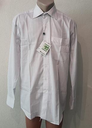 Біла сорочка з візерунком у клітинку