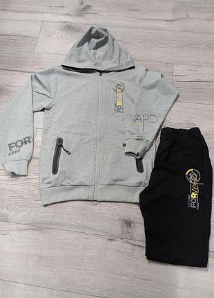 Спортивний костюм для хлопця.