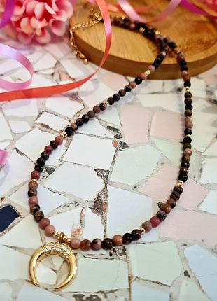 🔺🩷🌙 вишукане кольє-чокер натуральний камінь родоніт лунниця позолота 24к