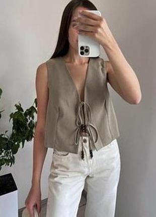 Жилетка на завязках бежевая л р.