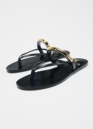 Сандалі з металевою аплікацією zara