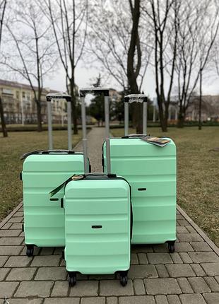 Ударопрочный wings средний чемодан дорожный m на колесах польша 75 литров