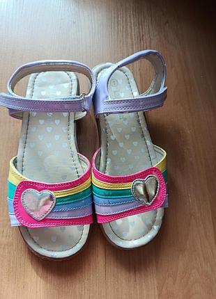 Яркие босоножки