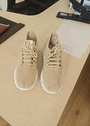 Женские кроссовки на лето