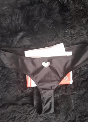 Купальные плавки с прорезанными сердечками s.