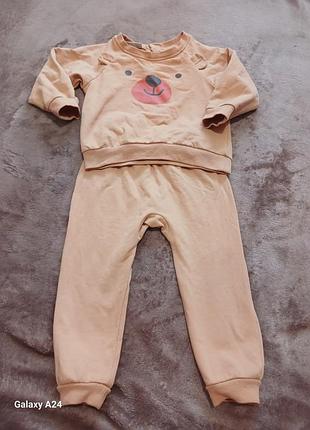 Детский костюм на мальчика размер 74,80 в идеальном состоянии.