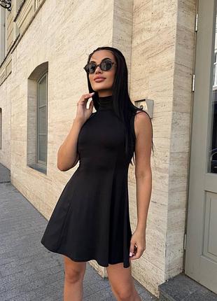 Стильна міні сукня з горловиною