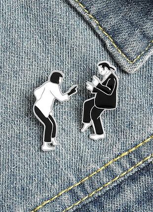 Парные значки по фильму криминальное чтиво квентин тарантино брошка pulp fiction значок ума турман джон траволта танец quentin tarantino танцоры