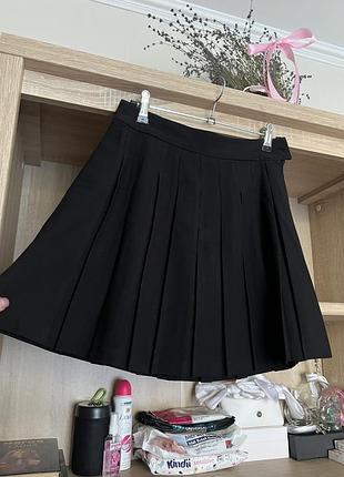 Чорна тенісна юбка в складку