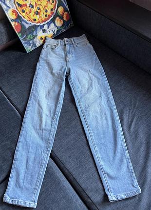 Джинси жіночі