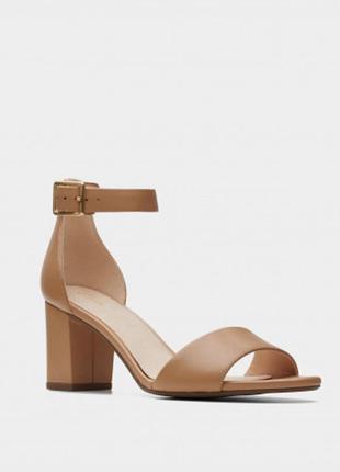 Босоніжки шкіряні