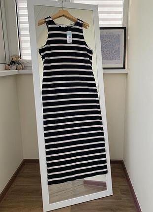 Нова сукня у смужку