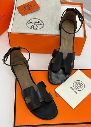 Чорні шкіряні босоніжки ермес