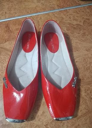 Туфли красные.