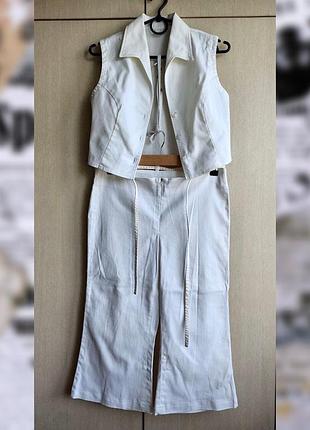 Білий костюм жилетка і брюки-капрі s/m україна