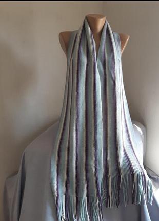 Різнобарвний в'язаний шарф