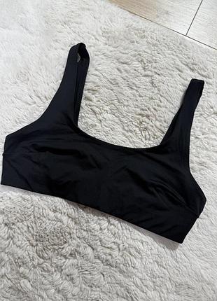 Топ короткий спортивний