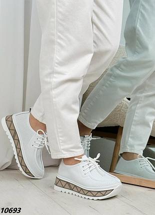 Женские кожаные кроссовки