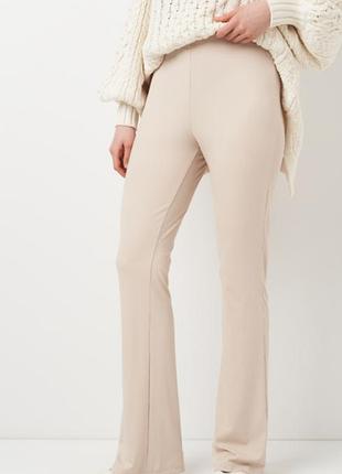 Світлі брюки в рубчик жіночі штани в рубчик розкльошені брюки молочні жіночі штани на резинці