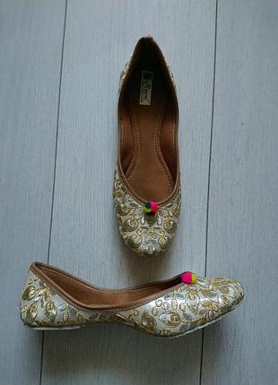 Восточные тапочки обуви