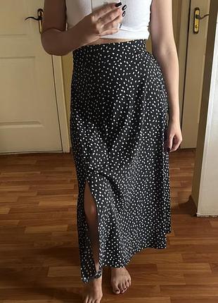 Трендова спідниця з розрізом