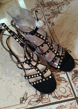 Primadonna босоножки на заклепках на каблуке