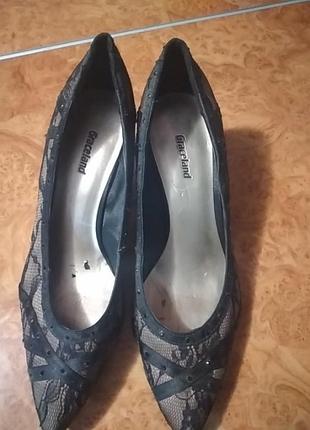 Туфлі в сіточку.