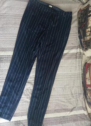 Классические брюки в полоску