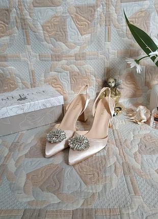 Шикарные нарядные туфли р.40