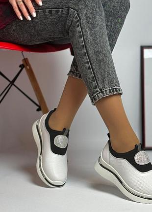 Білі кросівки з блискучими деталями! 38 р