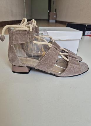 Замшевые босоножки 42-43