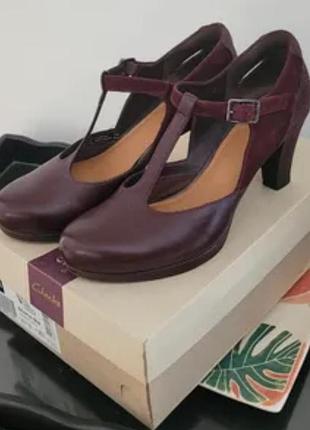 Туфли на каблуке.