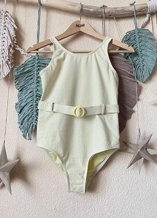 Суцільний жовтий рельєфний купальник з поясом