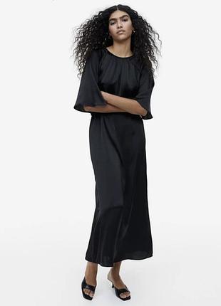 Стильное атласное платье миди