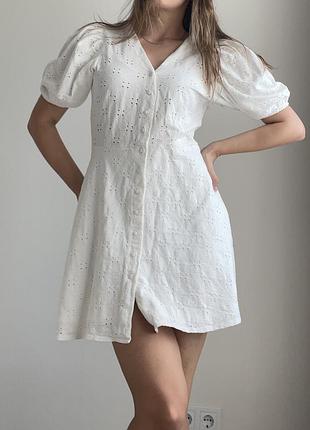 Хлопковое белое платье с вышивкой ришелье