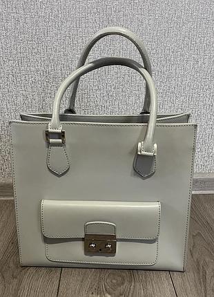 Жіноча вмістка сумка