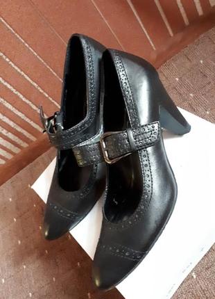 Туфли на каблуке 38р натуральная кожа