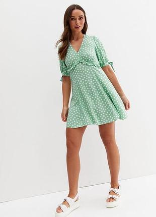 Легкое платье new look в мятном цвете с мелким цветочным принтом.