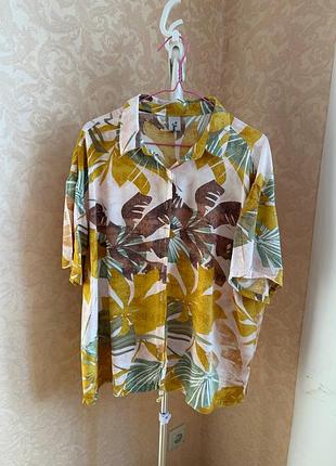 Літній костюм з квітковим принтом