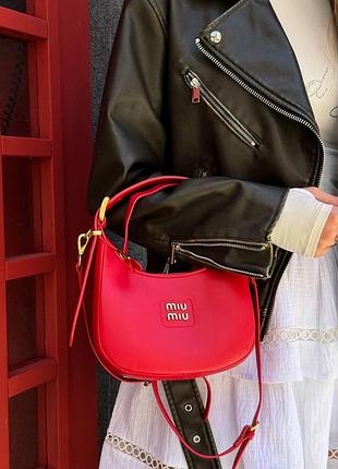 Сумка miu miu miu miu без коробки 24х23х7 женская натуральная кожа красный