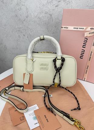Miu miu milk 28x13x10 женская сумка кожаная молочная