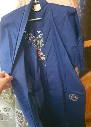 Домашній халат без защібок під пояс із тонкої тканини із вишивкою на кииайські мотиви може бути як жіночий, так і чоловічий 126см довжина,34см полочка