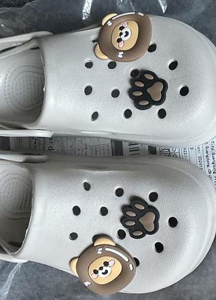 Крокси шльопки босоніжки дитячі сірі з прикрасами