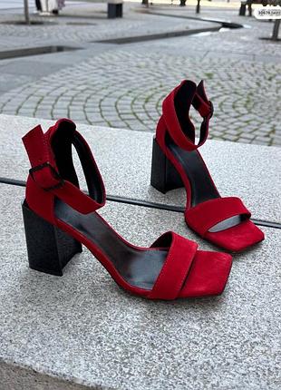 Босоніжки червоний замш на підборах з квадратним носиком